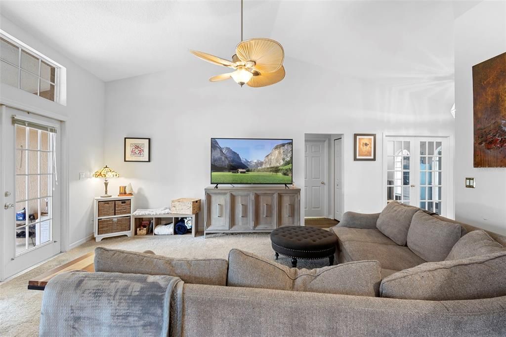 En Venta: $439,000 (4 camas, 2 baños, 1822 Pies cuadrados)