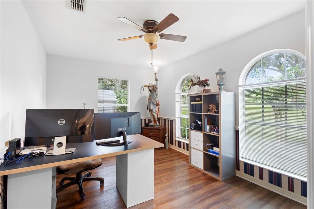 En Venta: $439,000 (4 camas, 2 baños, 1822 Pies cuadrados)