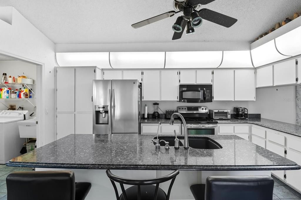 En Venta: $450,000 (4 camas, 3 baños, 2720 Pies cuadrados)