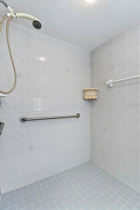 En Venta: $450,000 (4 camas, 3 baños, 2720 Pies cuadrados)