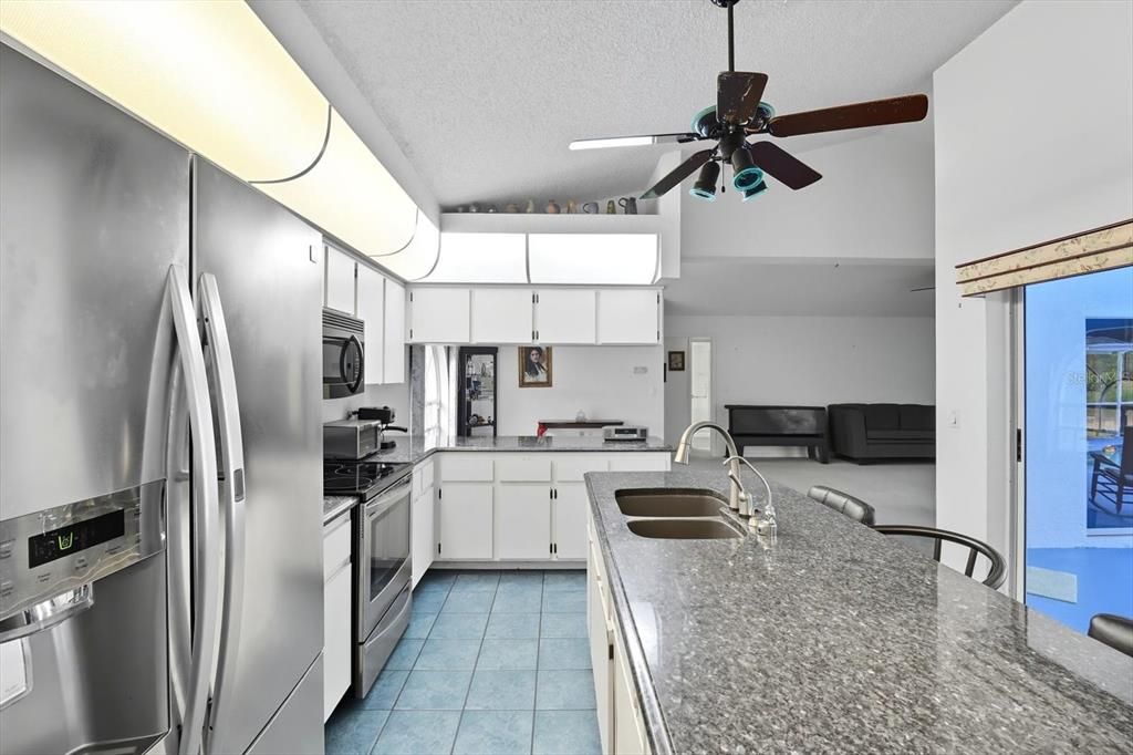 En Venta: $450,000 (4 camas, 3 baños, 2720 Pies cuadrados)