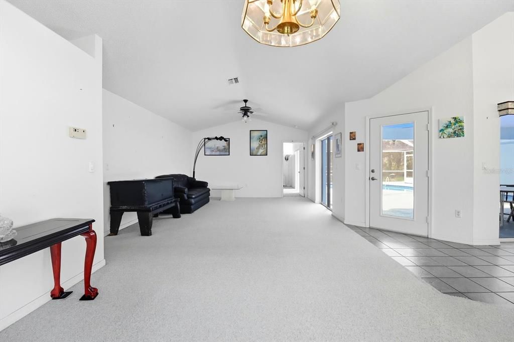 En Venta: $450,000 (4 camas, 3 baños, 2720 Pies cuadrados)