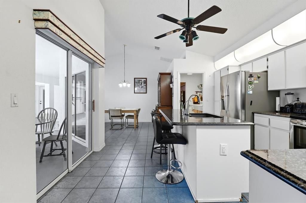 En Venta: $450,000 (4 camas, 3 baños, 2720 Pies cuadrados)