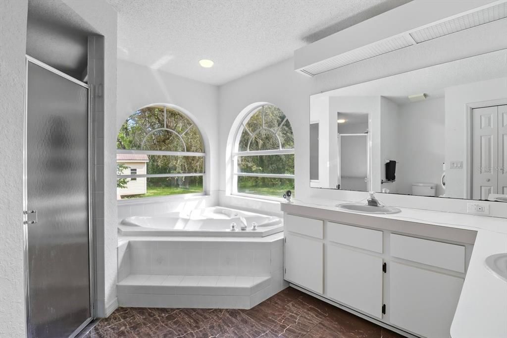 En Venta: $450,000 (4 camas, 3 baños, 2720 Pies cuadrados)