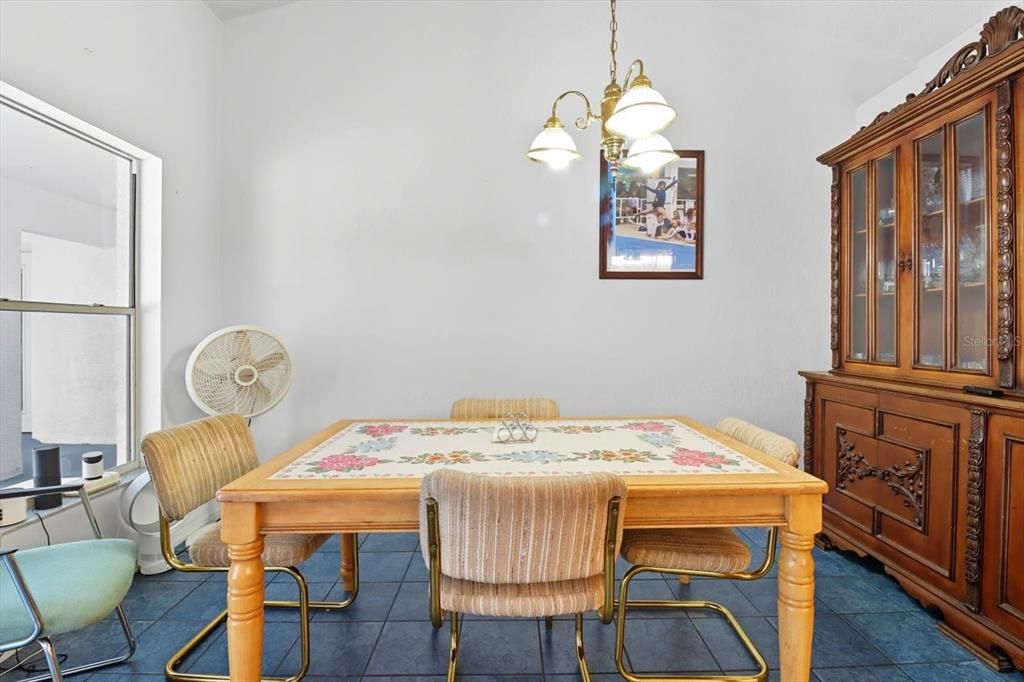 En Venta: $450,000 (4 camas, 3 baños, 2720 Pies cuadrados)