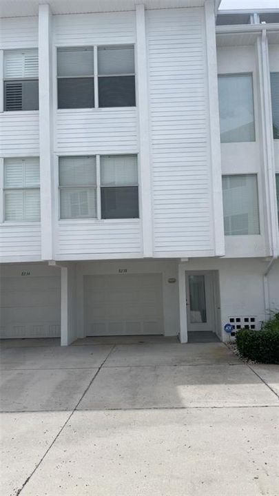 出租: $2,200 (3 贝兹, 3 浴室, 1590 平方英尺)