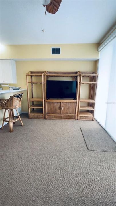 出租: $2,200 (3 贝兹, 3 浴室, 1590 平方英尺)