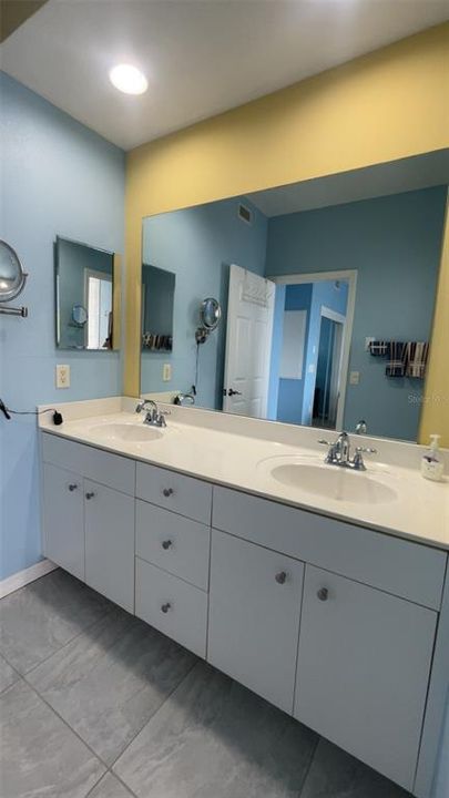 出租: $2,200 (3 贝兹, 3 浴室, 1590 平方英尺)