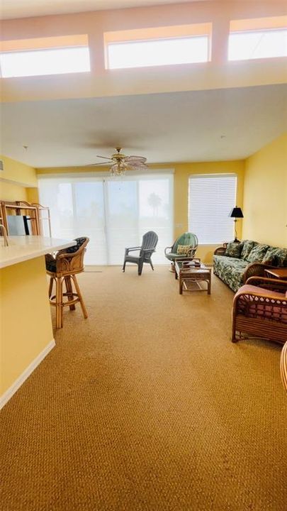 出租: $2,200 (3 贝兹, 3 浴室, 1590 平方英尺)