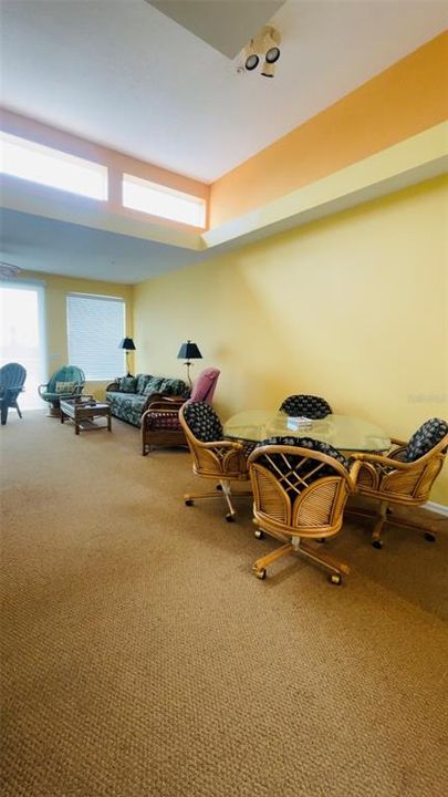 出租: $2,200 (3 贝兹, 3 浴室, 1590 平方英尺)