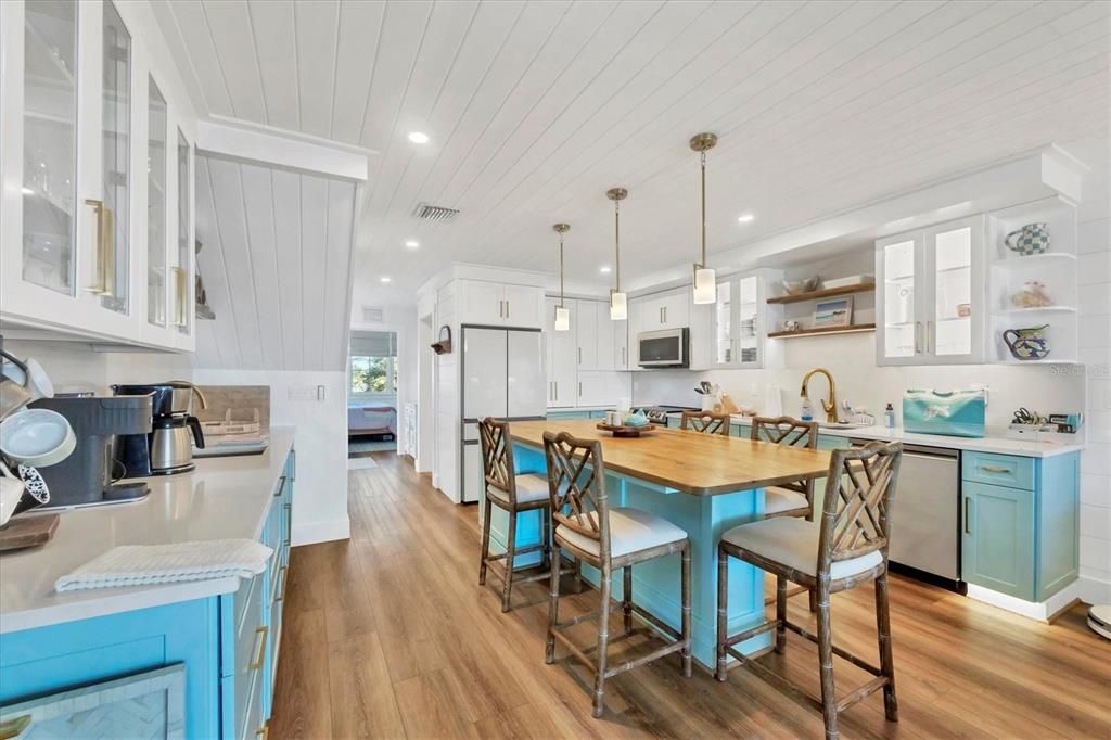 出租: $4,250 (3 贝兹, 2 浴室, 1408 平方英尺)