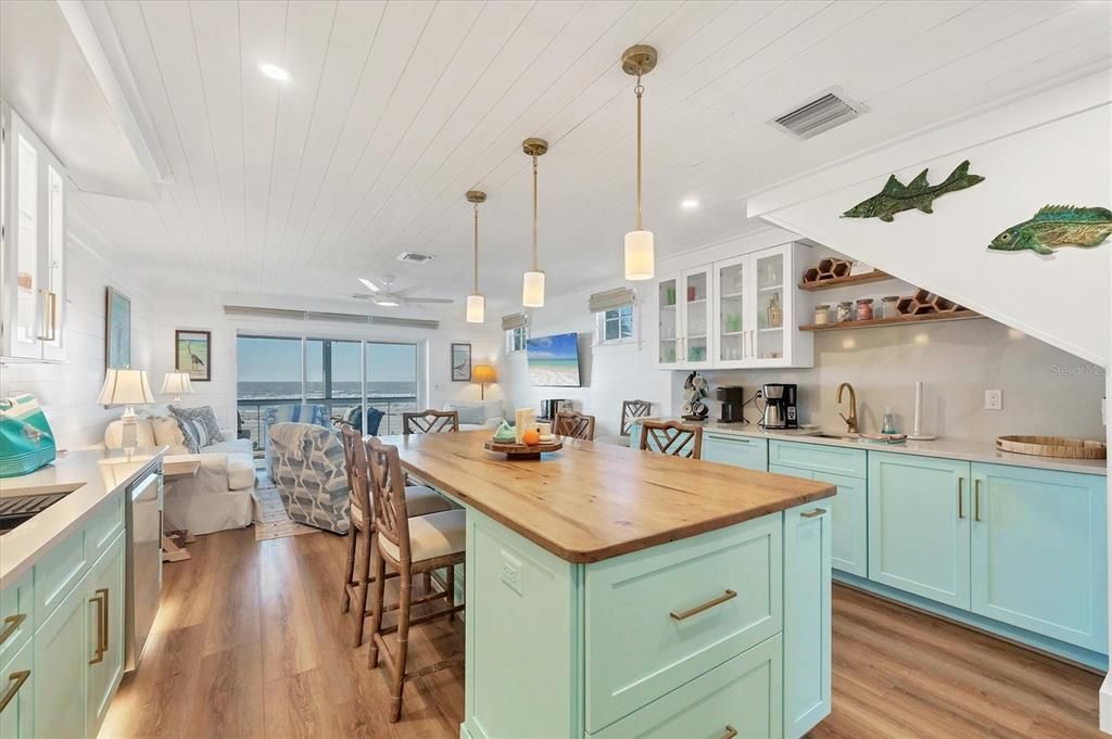 出租: $4,250 (3 贝兹, 2 浴室, 1408 平方英尺)