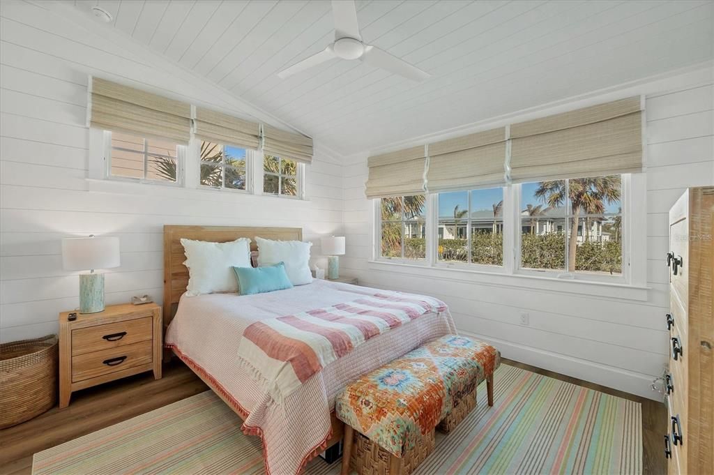 出租: $4,250 (3 贝兹, 2 浴室, 1408 平方英尺)