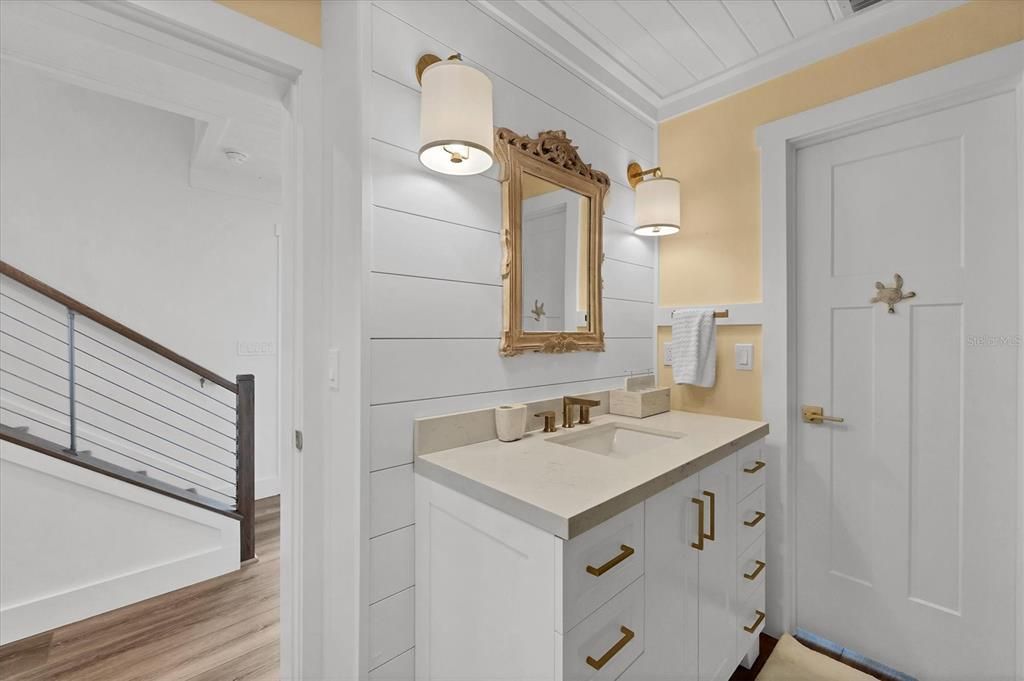 出租: $4,250 (3 贝兹, 2 浴室, 1408 平方英尺)