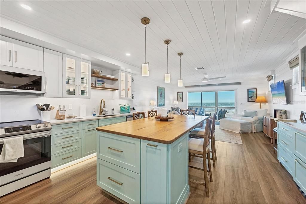 出租: $4,250 (3 贝兹, 2 浴室, 1408 平方英尺)