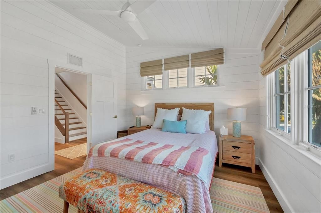 出租: $4,250 (3 贝兹, 2 浴室, 1408 平方英尺)