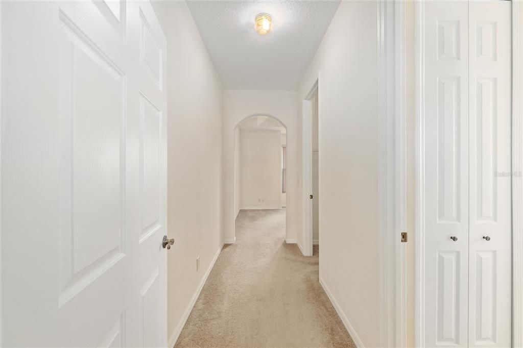 合同活跃: $320,000 (3 贝兹, 2 浴室, 2182 平方英尺)