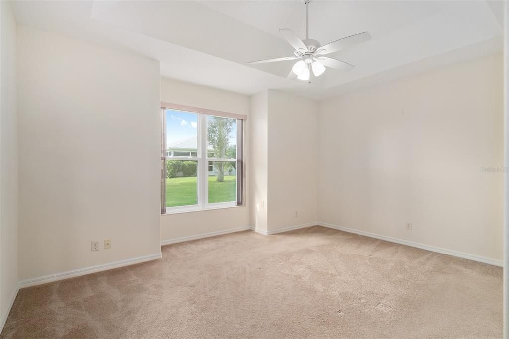 合同活跃: $320,000 (3 贝兹, 2 浴室, 2182 平方英尺)