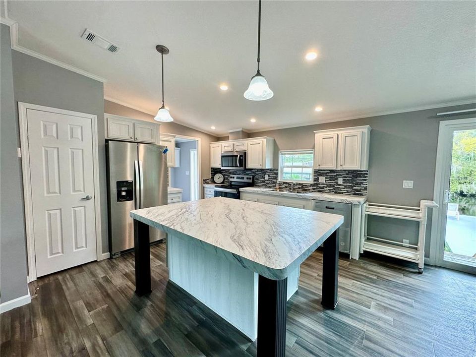 For Sale: $399,000 (4 beds, 2 baths, 1650 Square Feet)