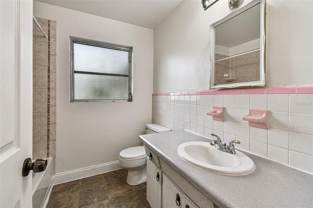 Activo con contrato: $329,000 (2 camas, 1 baños, 892 Pies cuadrados)