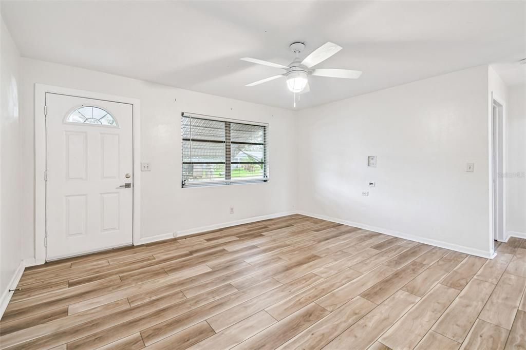 Activo con contrato: $329,000 (2 camas, 1 baños, 892 Pies cuadrados)