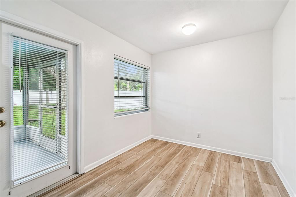 Activo con contrato: $329,000 (2 camas, 1 baños, 892 Pies cuadrados)