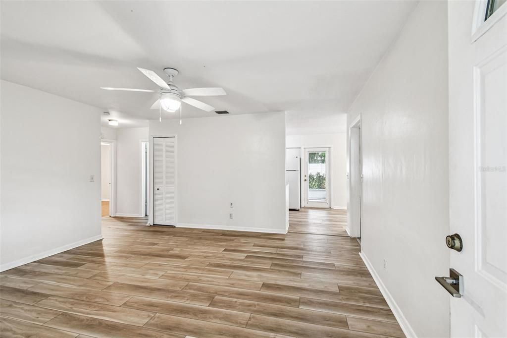 Activo con contrato: $329,000 (2 camas, 1 baños, 892 Pies cuadrados)