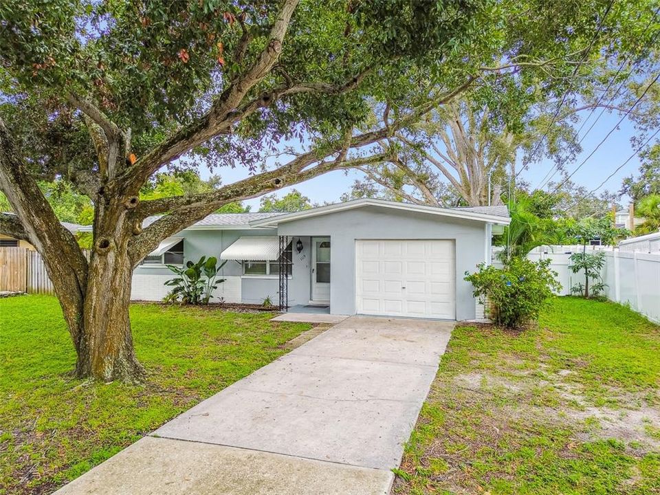 Activo con contrato: $329,000 (2 camas, 1 baños, 892 Pies cuadrados)