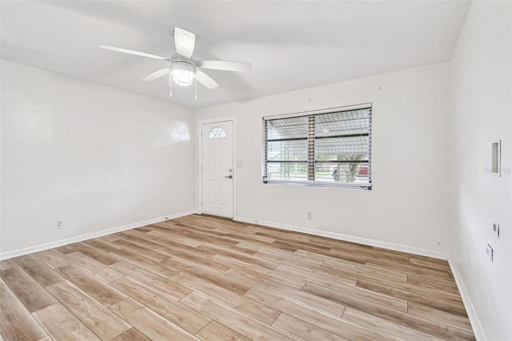 Activo con contrato: $329,000 (2 camas, 1 baños, 892 Pies cuadrados)