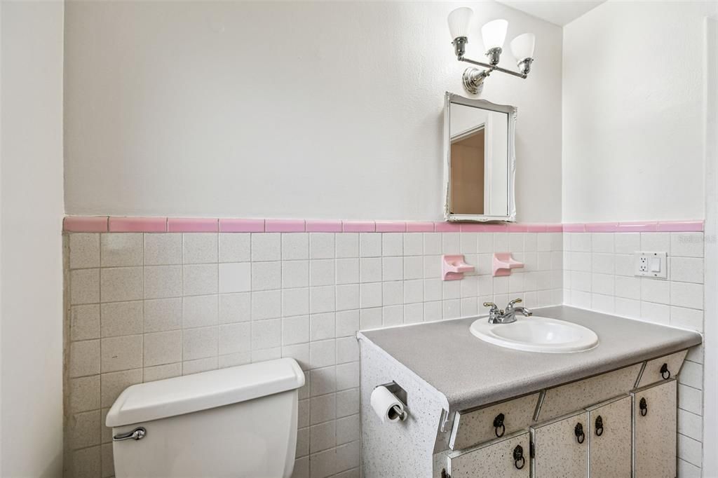 Activo con contrato: $329,000 (2 camas, 1 baños, 892 Pies cuadrados)