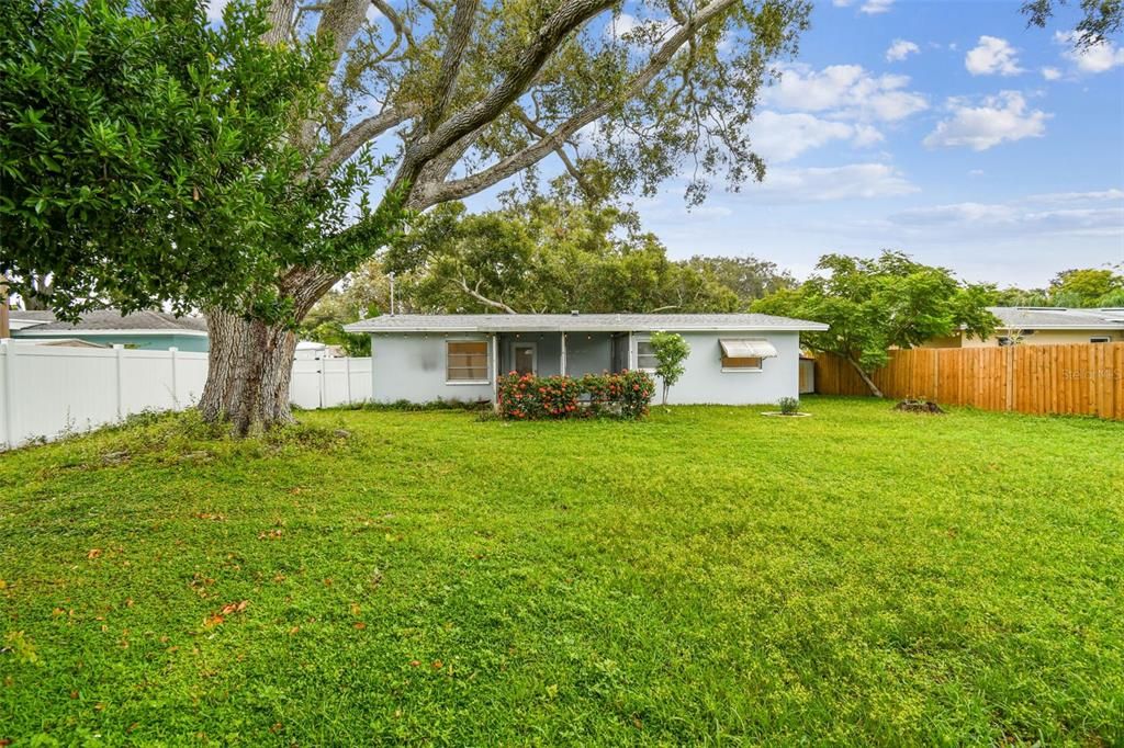 Activo con contrato: $329,000 (2 camas, 1 baños, 892 Pies cuadrados)