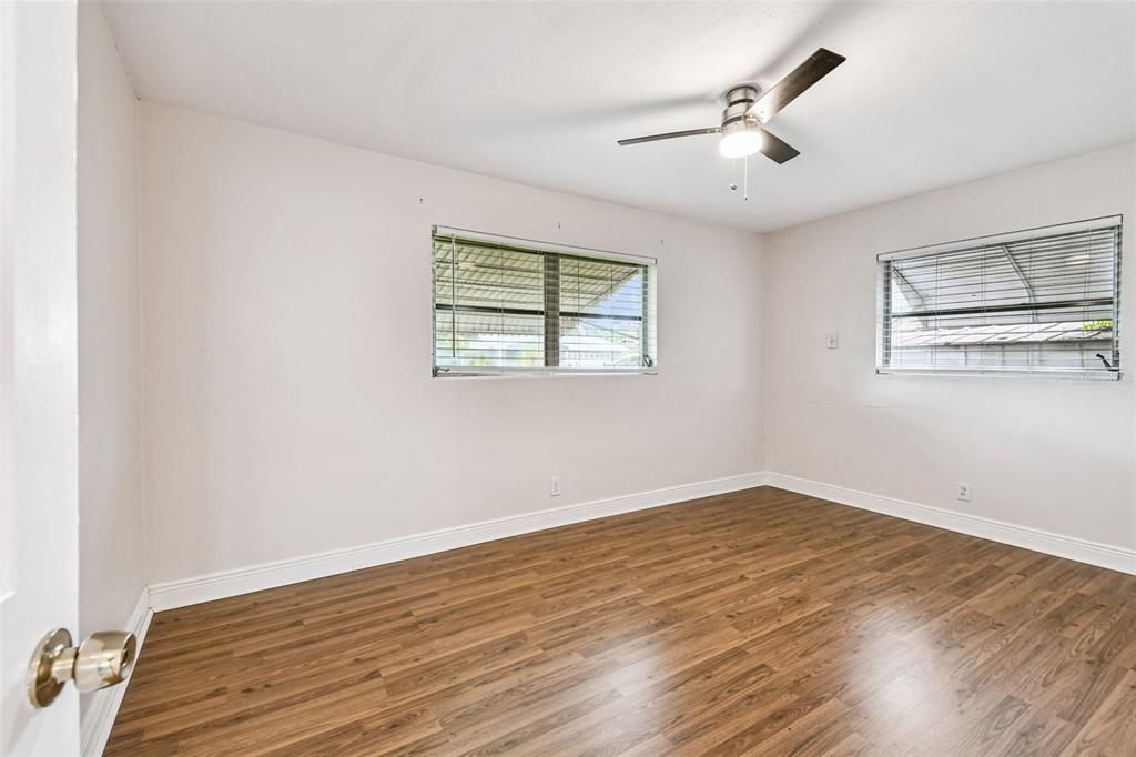 Activo con contrato: $329,000 (2 camas, 1 baños, 892 Pies cuadrados)