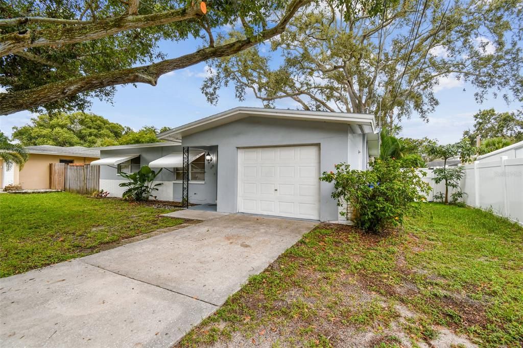 Activo con contrato: $329,000 (2 camas, 1 baños, 892 Pies cuadrados)