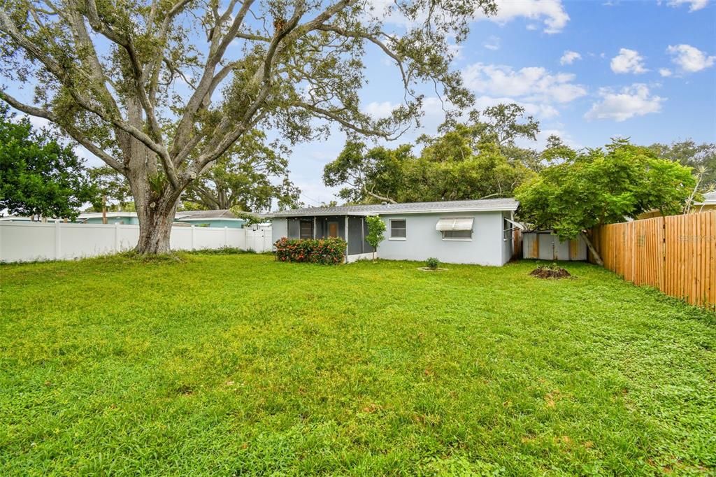 Activo con contrato: $329,000 (2 camas, 1 baños, 892 Pies cuadrados)