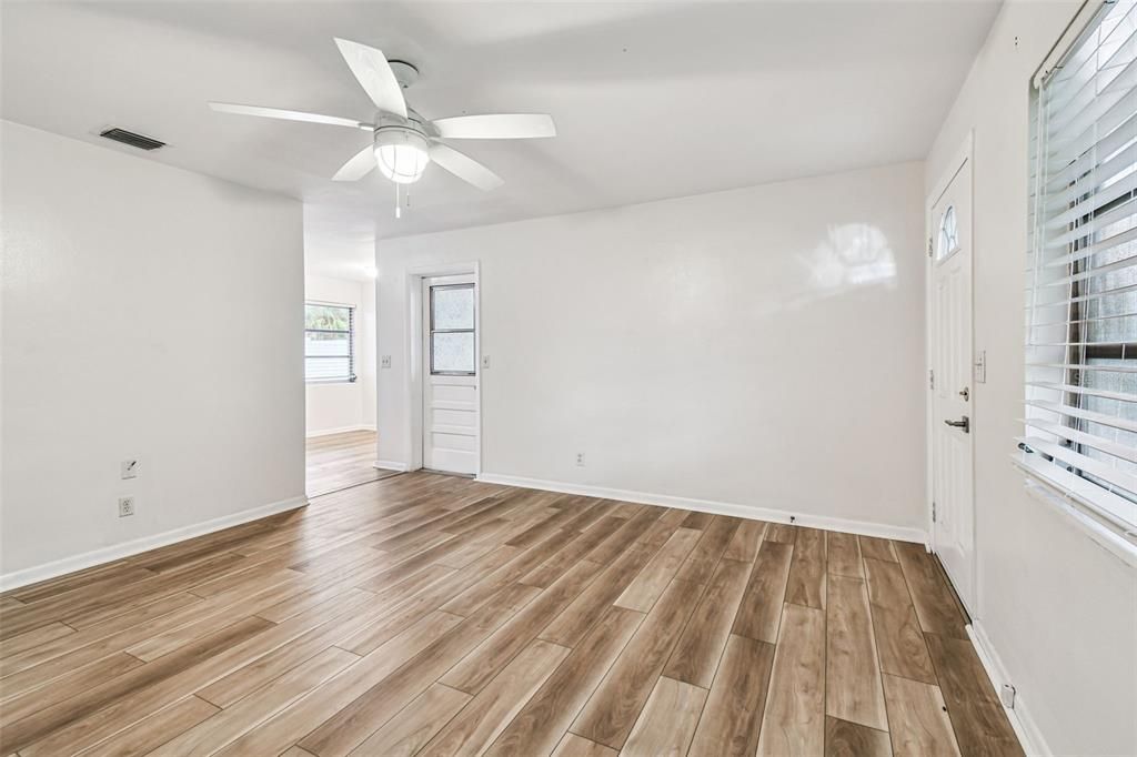 Activo con contrato: $329,000 (2 camas, 1 baños, 892 Pies cuadrados)