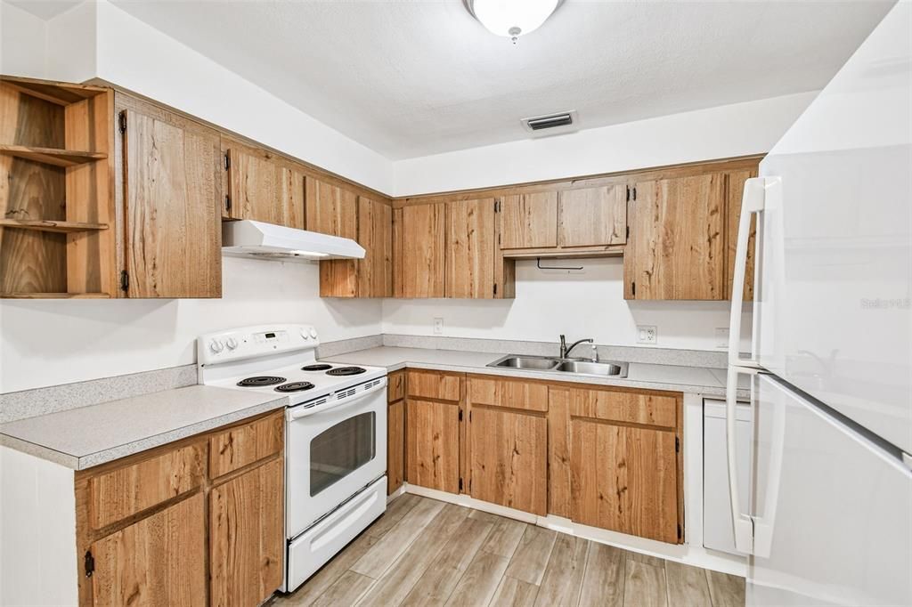 Activo con contrato: $329,000 (2 camas, 1 baños, 892 Pies cuadrados)