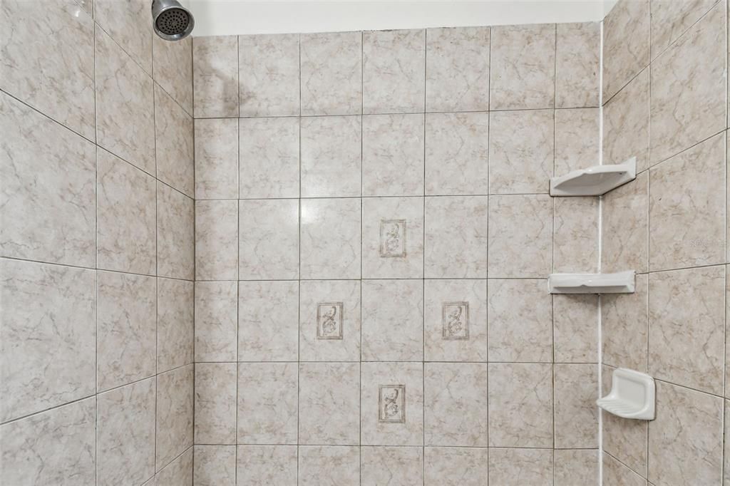 Activo con contrato: $329,000 (2 camas, 1 baños, 892 Pies cuadrados)