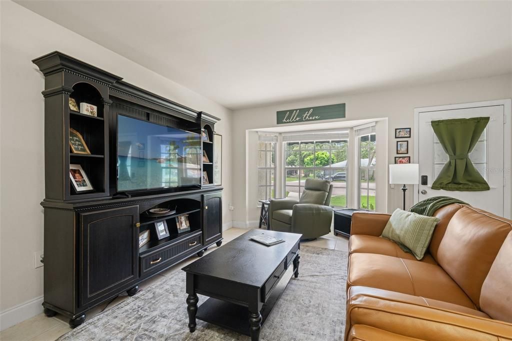 For Sale: $229,900 (2 beds, 2 baths, 1179 Square Feet)