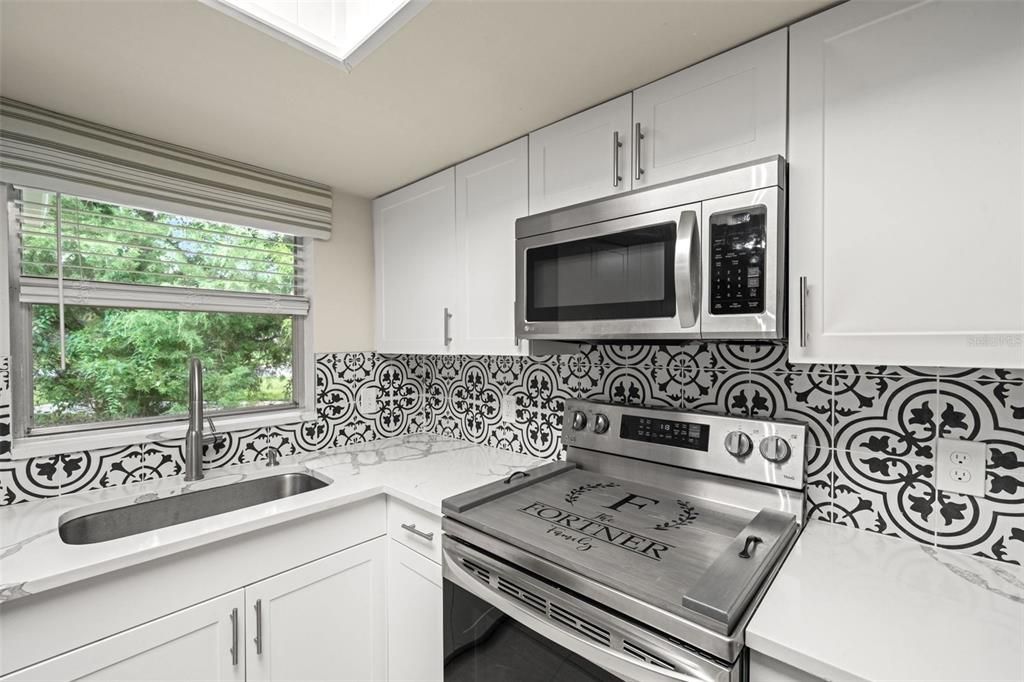 For Sale: $229,900 (2 beds, 2 baths, 1179 Square Feet)