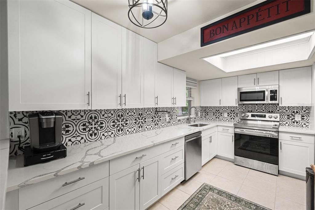 For Sale: $229,900 (2 beds, 2 baths, 1179 Square Feet)