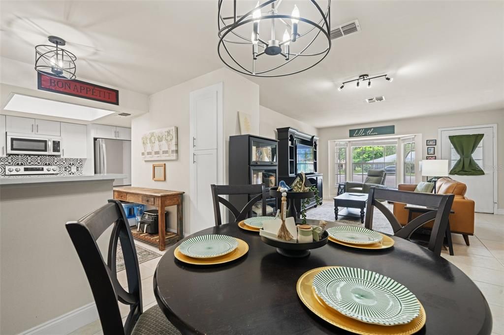 For Sale: $229,900 (2 beds, 2 baths, 1179 Square Feet)