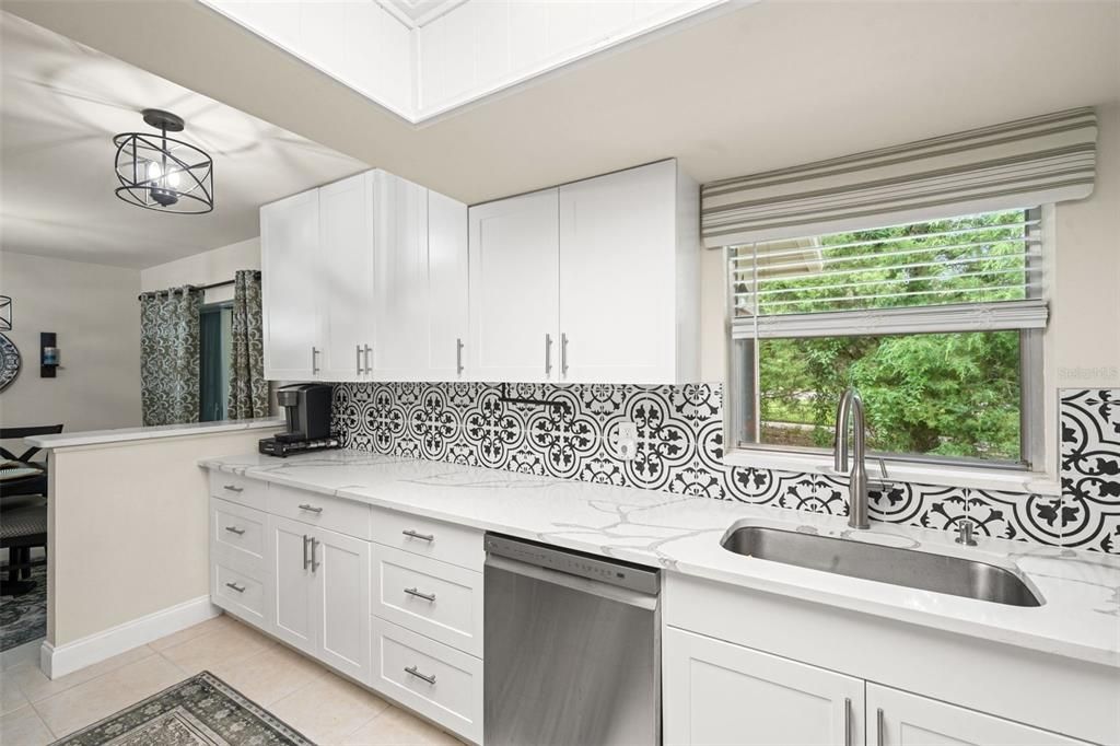 For Sale: $229,900 (2 beds, 2 baths, 1179 Square Feet)