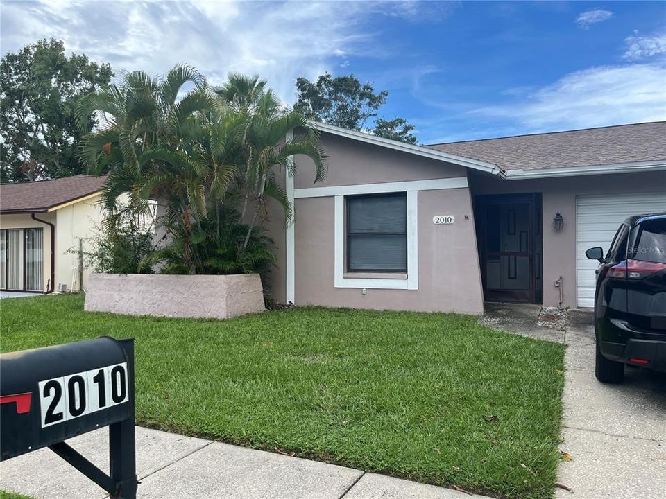 Active With Contract: $2,000 (2 beds, 2 baths, 1057 Square Feet)