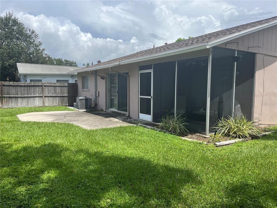 Active With Contract: $2,000 (2 beds, 2 baths, 1057 Square Feet)