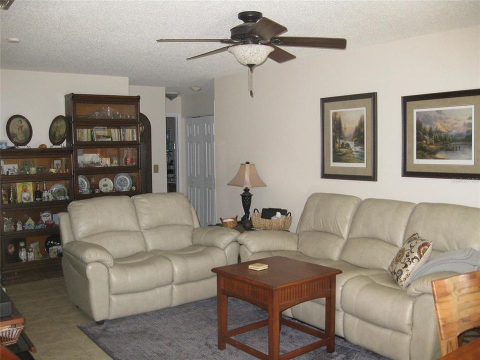 Active With Contract: $2,000 (2 beds, 2 baths, 1057 Square Feet)