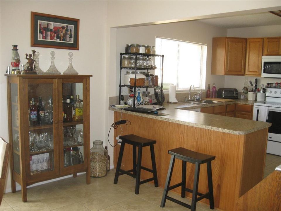 Active With Contract: $2,000 (2 beds, 2 baths, 1057 Square Feet)