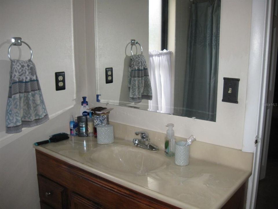 Active With Contract: $2,000 (2 beds, 2 baths, 1057 Square Feet)