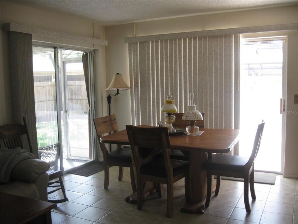 Active With Contract: $2,000 (2 beds, 2 baths, 1057 Square Feet)