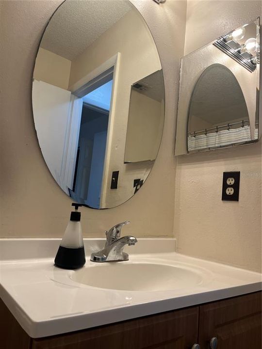 Active With Contract: $2,000 (2 beds, 2 baths, 1057 Square Feet)