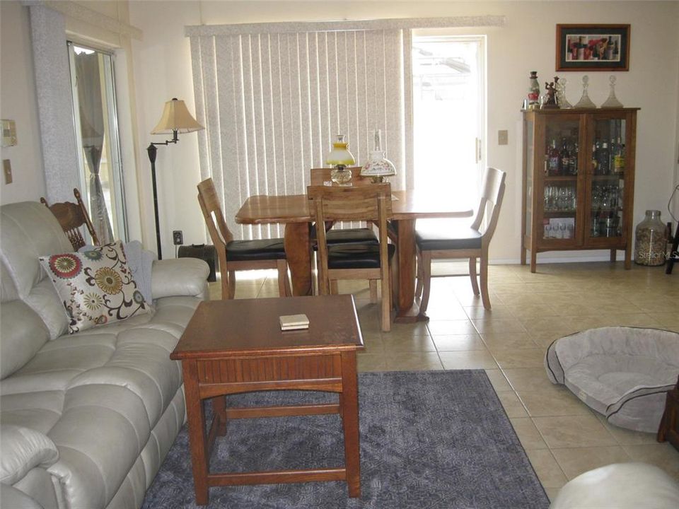 Active With Contract: $2,000 (2 beds, 2 baths, 1057 Square Feet)